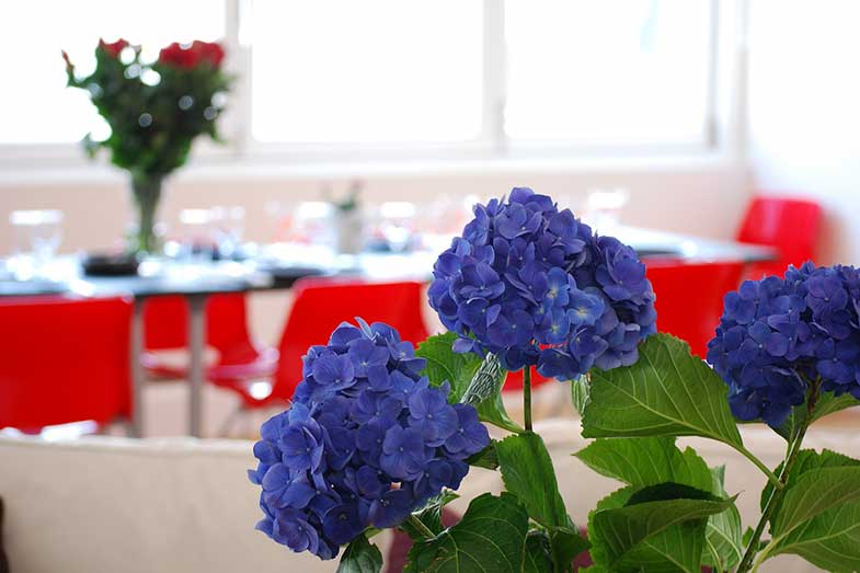 Table Setting Flowers