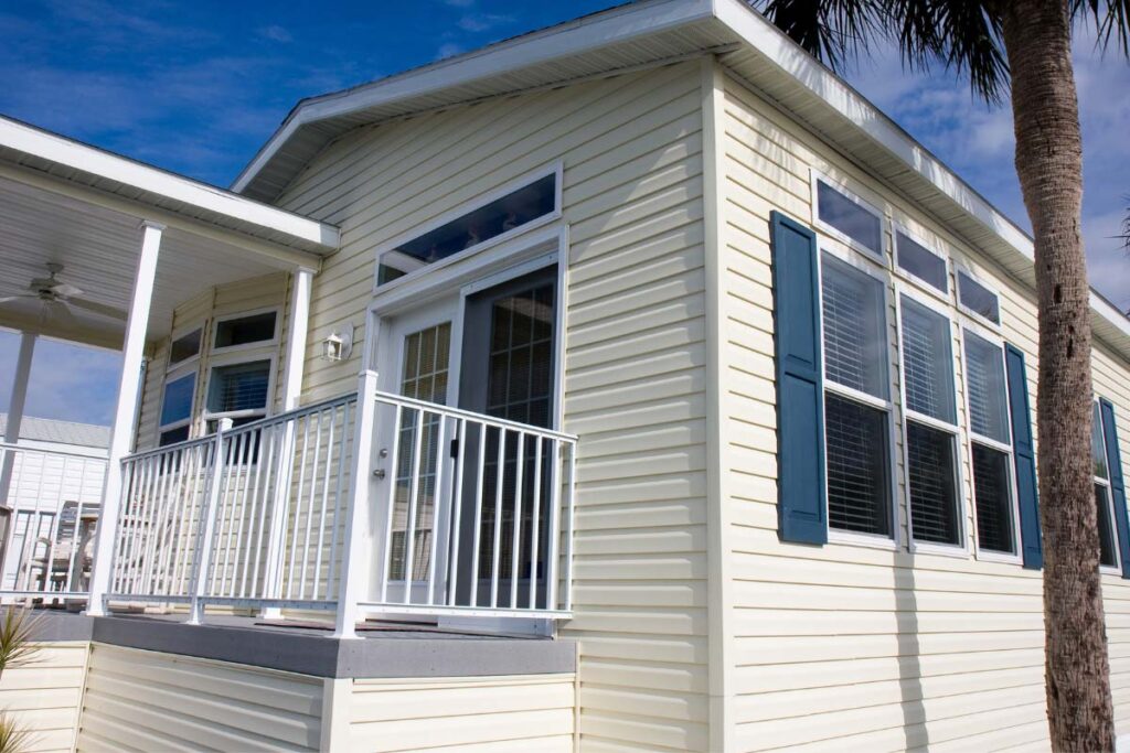 Mobile Home in Florida Retirement Community